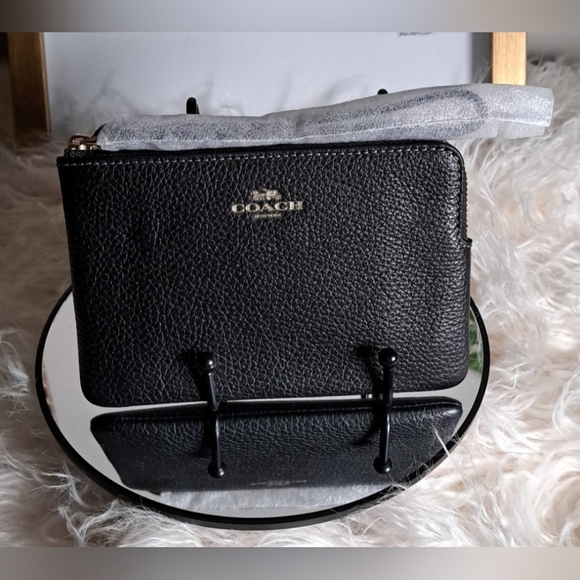 Coach Pebbled leather NWT wristlet - Picture 2 of 5